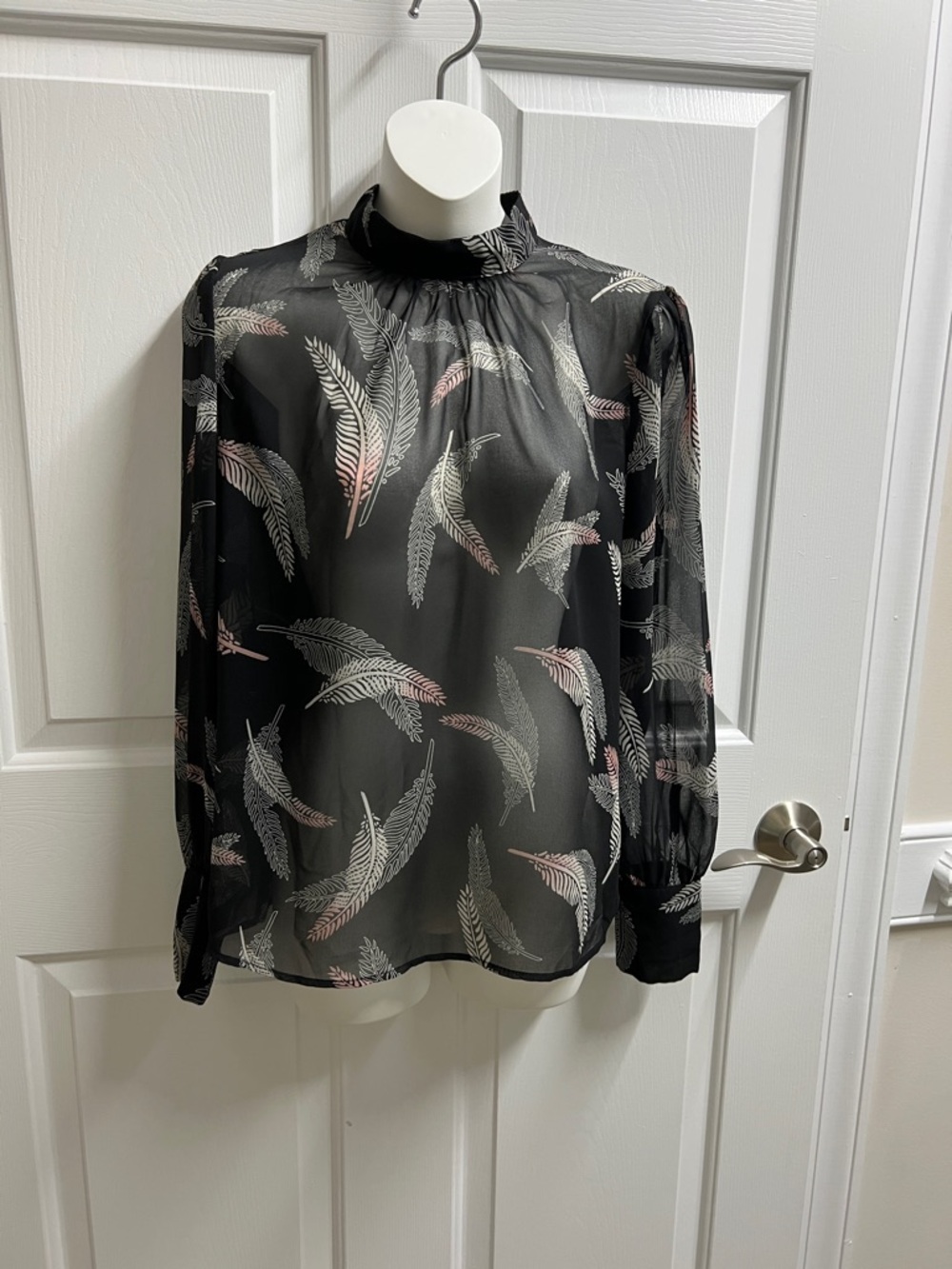 Who What Wear blouse Sheer Black Feather Print Mock Neck Blouse size XS 4186
